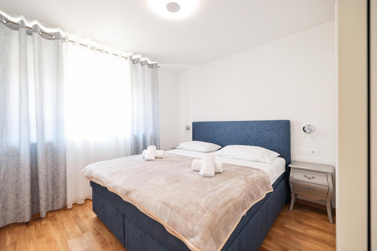 Two Bedroom Apartment With A Balcony Relja Zadar Exterior photo